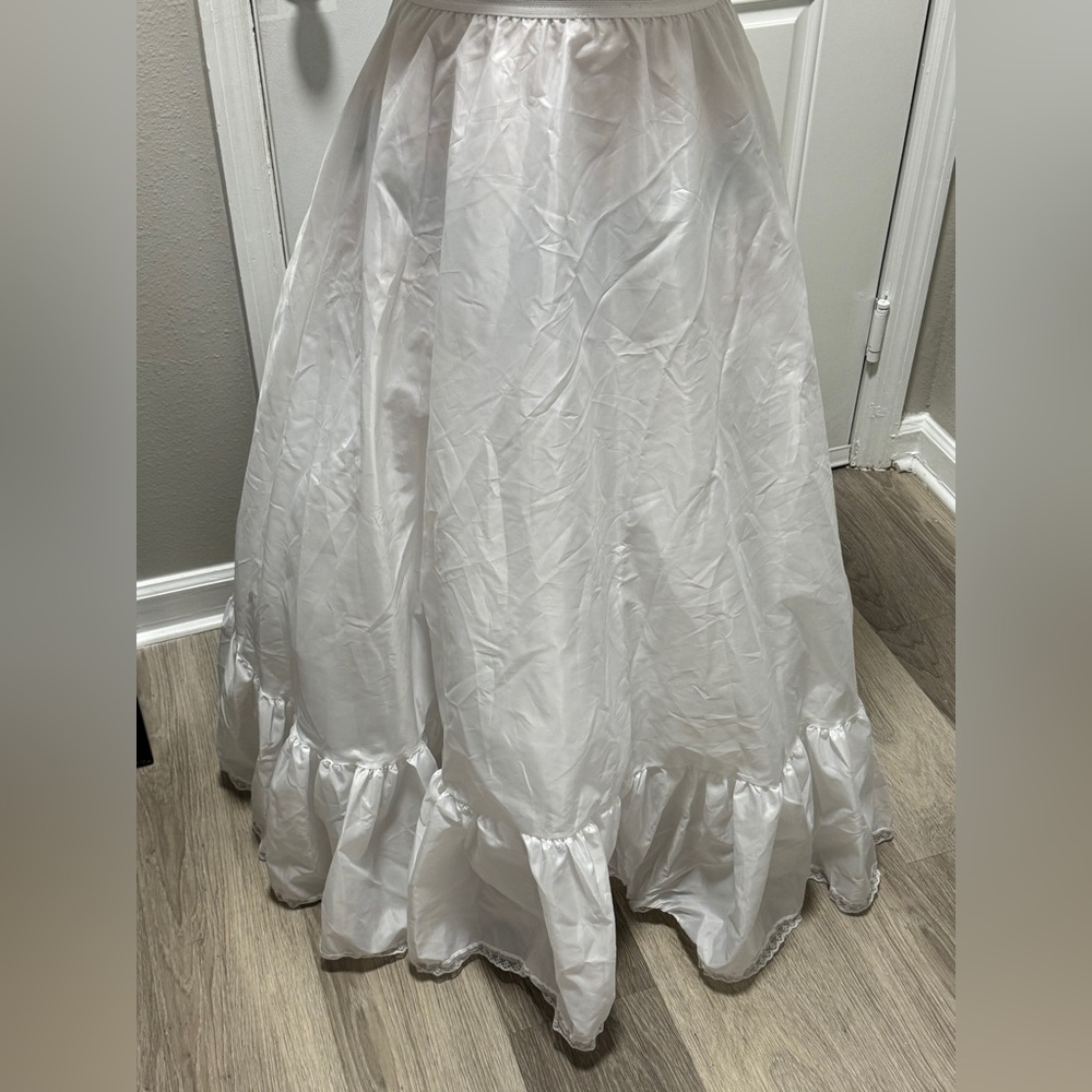 Darling Hoops and Slips White Petticoat